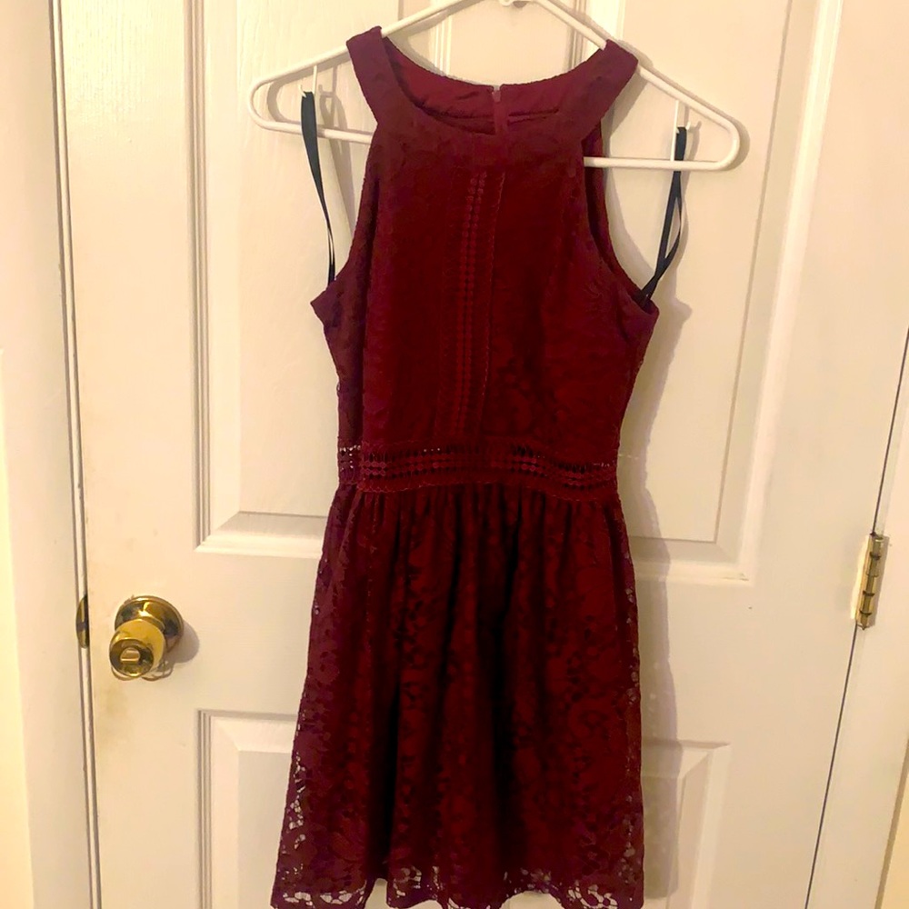 Burgundy lace sleeveless dress - size 3
